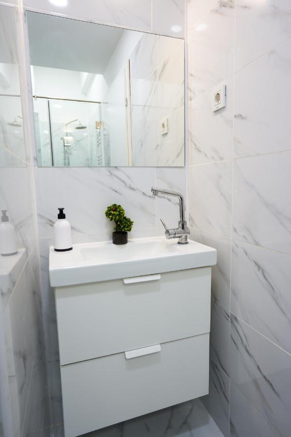 Minimalist Design Apartament In Magheru บูคาเรสต์ ภายนอก รูปภาพ